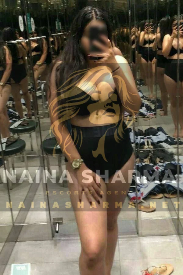 Ramya Surat Escorts Selfie