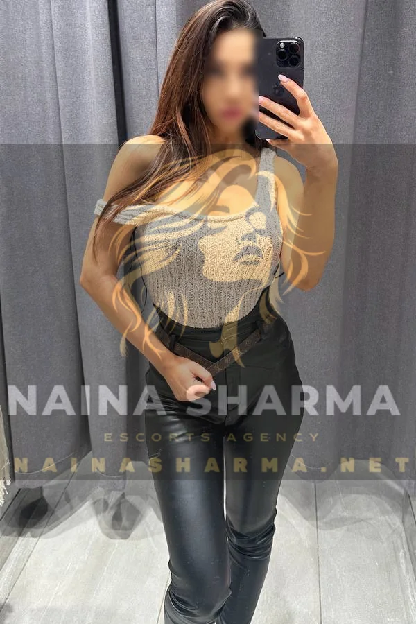 Raquel Pune Escorts Selfie