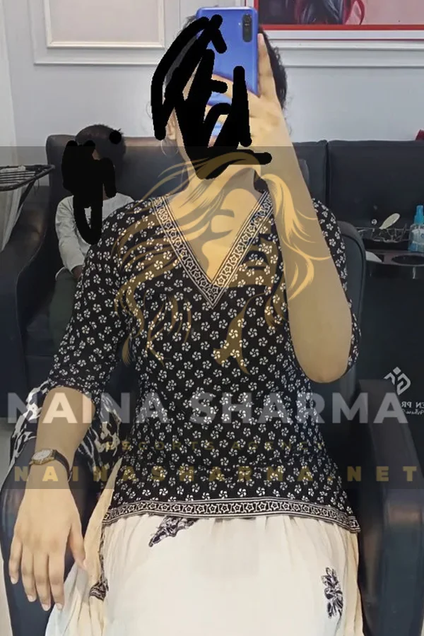 Rewa Surat Escorts Selfie