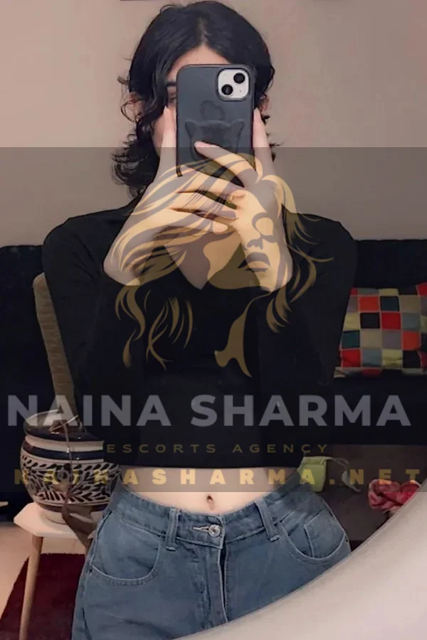 Rimpi Agra Escorts Selfie