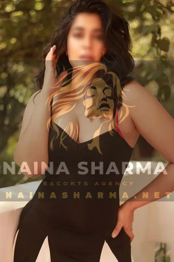 Roja  Escorts