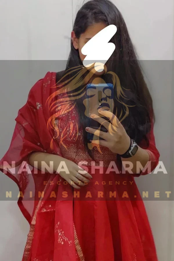 Rruchi Bangalore Escorts Selfie