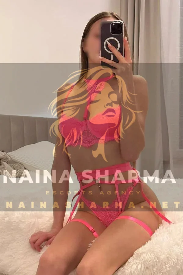 Sahara Delhi Escorts Selfie