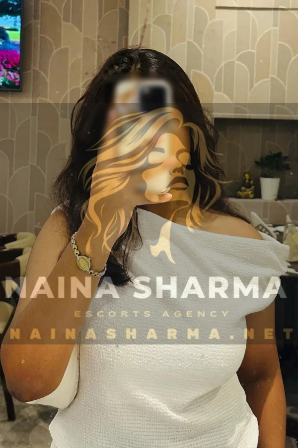 Sargun Goa Escorts Selfie