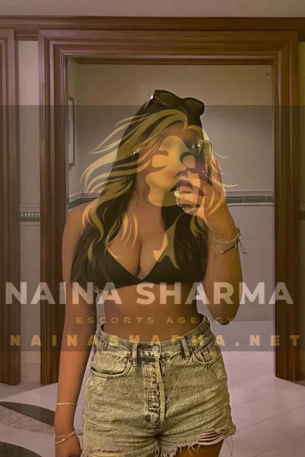 Sezal Surat Escorts Selfie