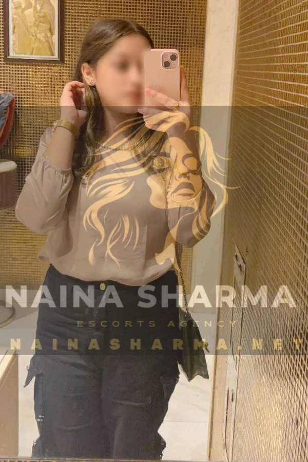 Shilpa Surat Escorts Selfie