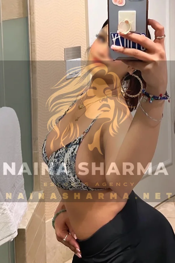 Simran Raipur Escorts Selfie