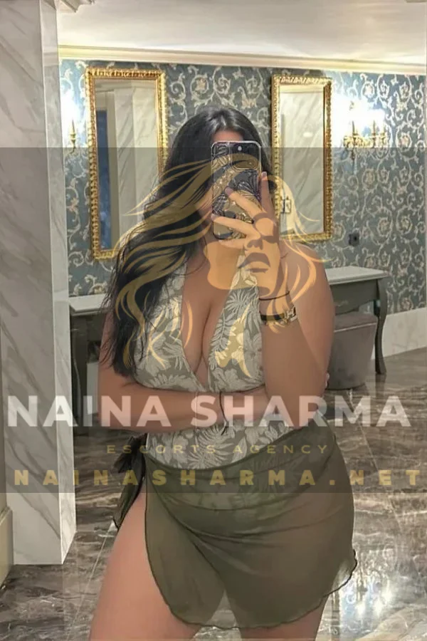 Suhasini Delhi Escorts Selfie