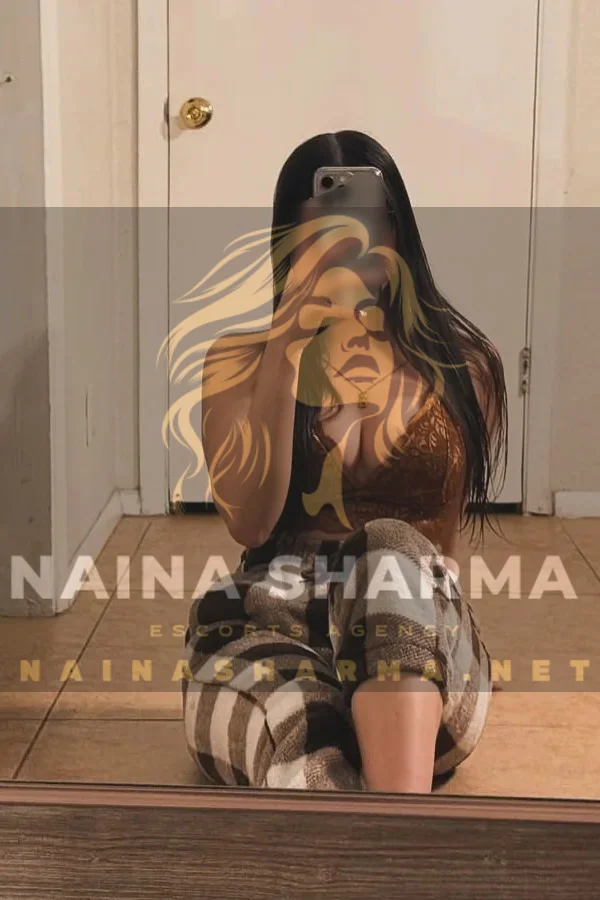 Taniya Dubai Escorts Selfie