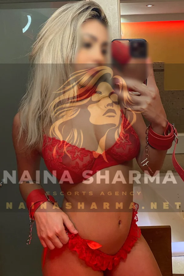 Tawney Indore Escorts Selfie