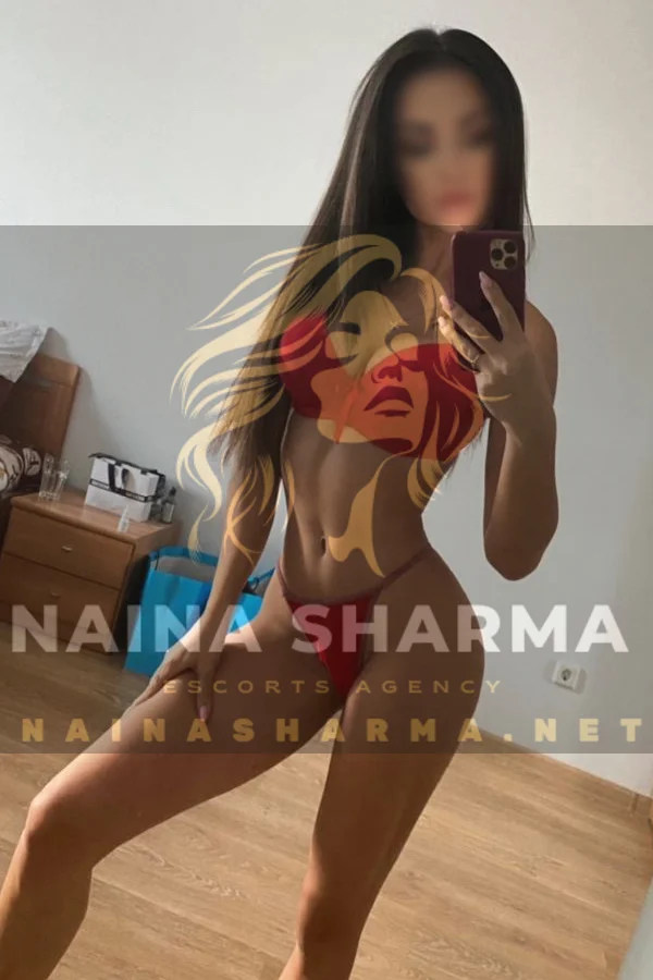 Taylor Noida Escorts Selfie