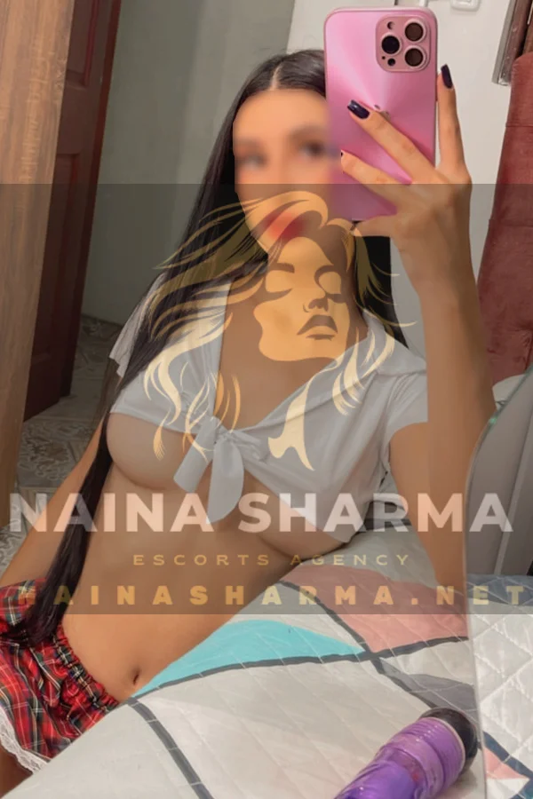 Trinidad Pune Escorts Selfie