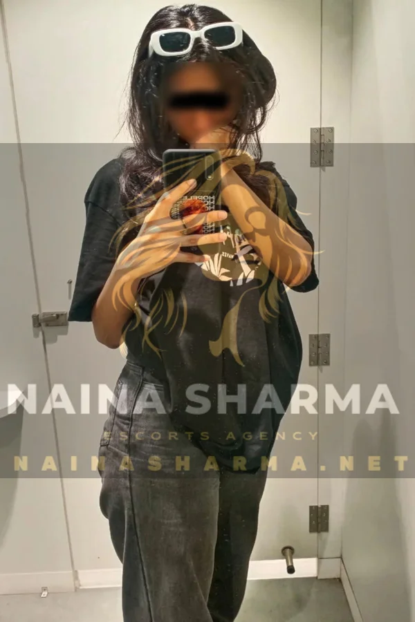 Triparna Pune Escorts Selfie