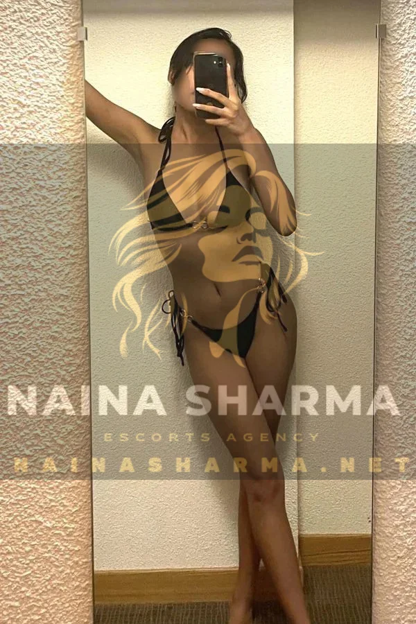 Ujjwala Pune Escorts Selfie