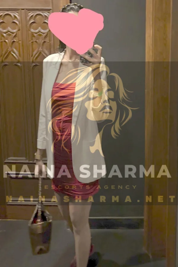 Urvi Ghaziabad Escorts Selfie