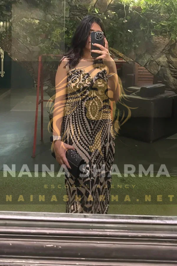 Varsha Vadodara Escorts Selfie