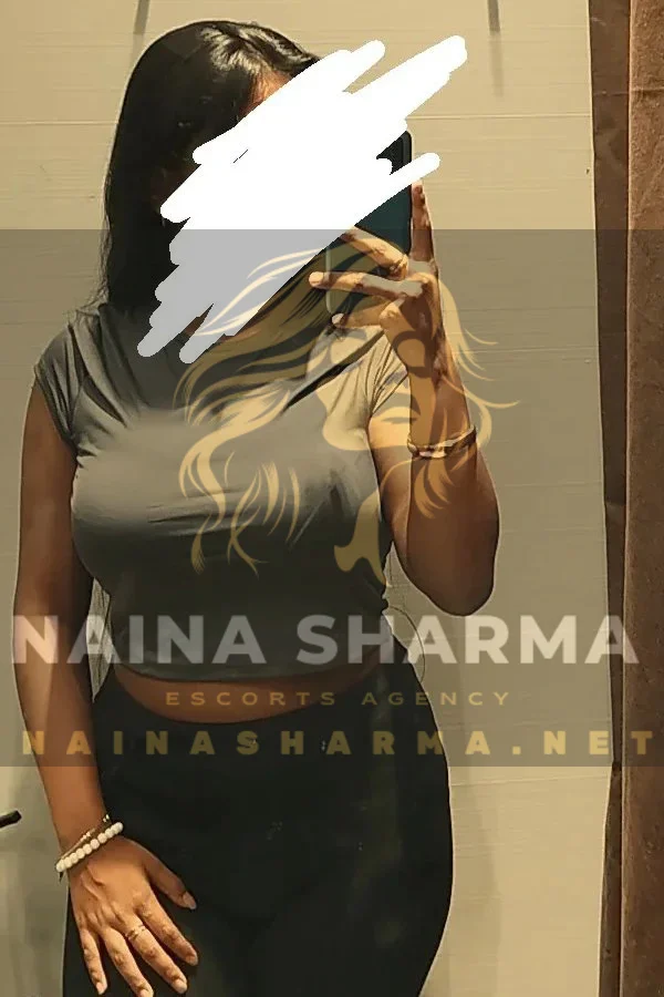 Varshika Chennai Escorts Selfie