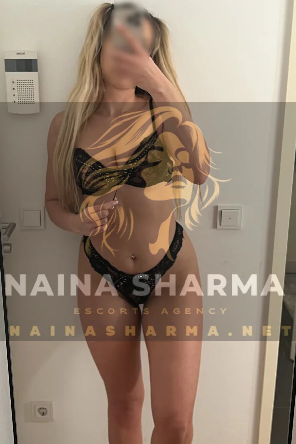 Violet Agra Escorts Selfie