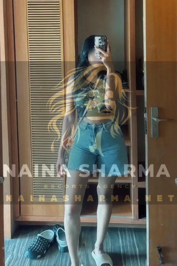 Yami Noida Escorts Selfie