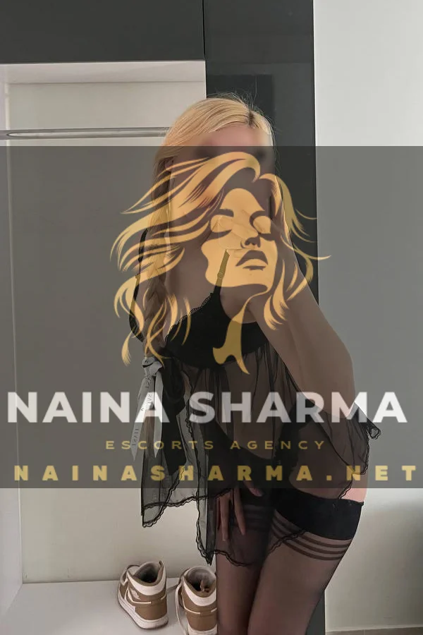 Yurizan Noida Escorts Selfie