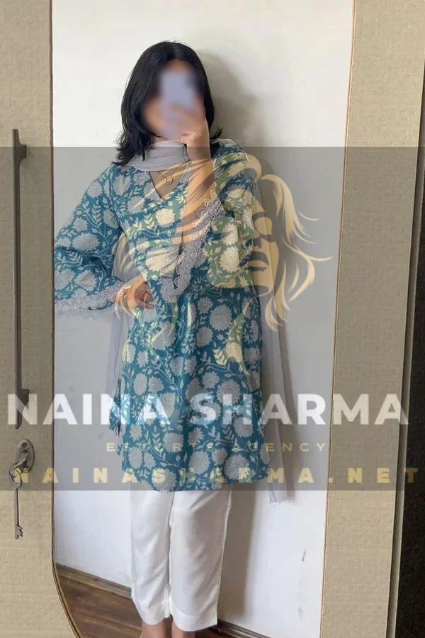 Ziana Indore Escorts Selfie