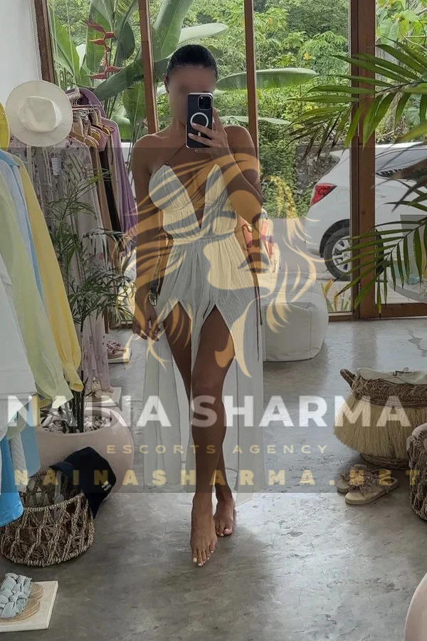 Zoey Pune Escorts Selfie